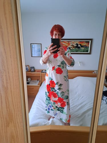 Customer photo review of Elegantes Kleid mit Blumendruck und Rundhalsausschnitt