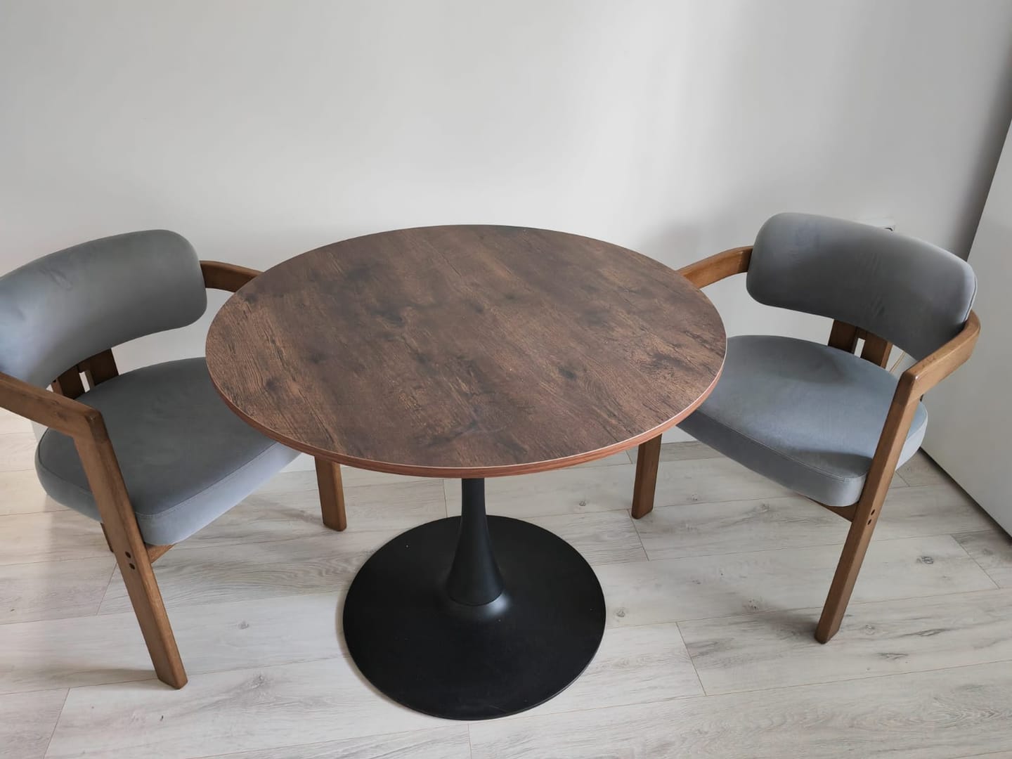 Customer photo review of Masa AMADEO II, nuc/negru mat, 90x76 cm