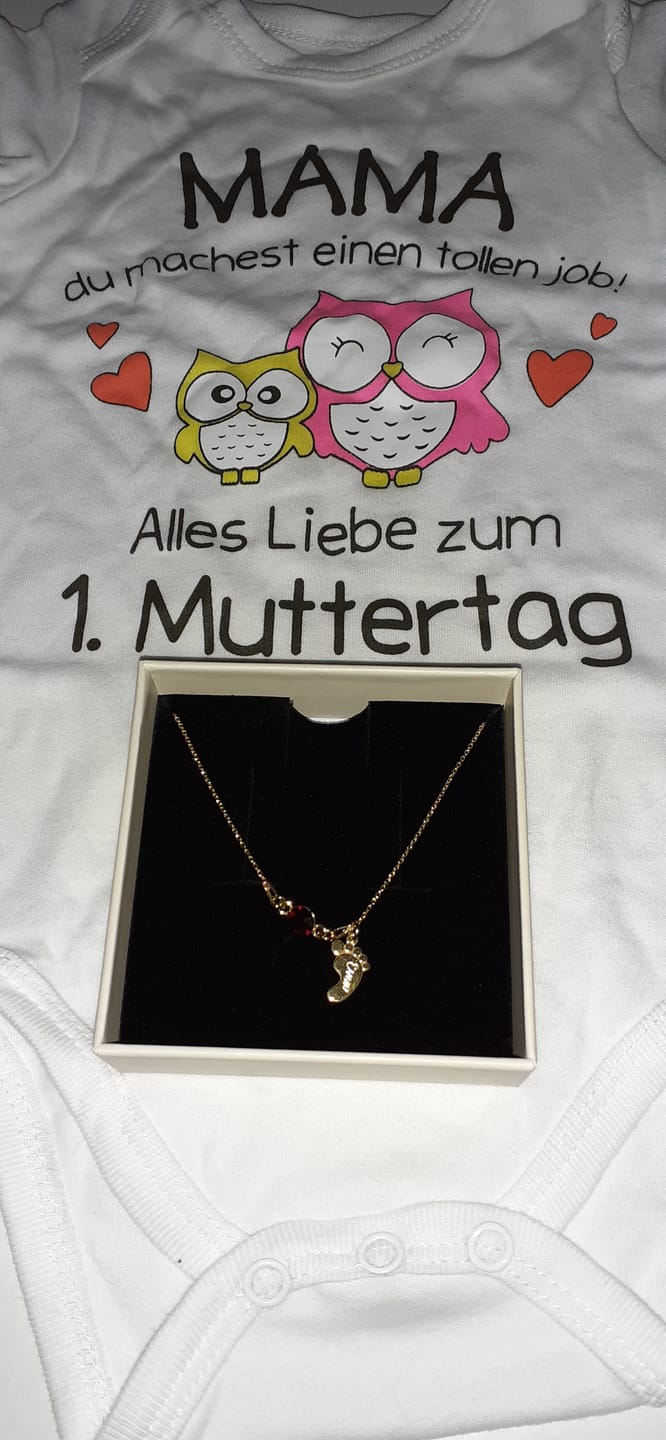 Customer photo review of Halskette "Babyfuß"