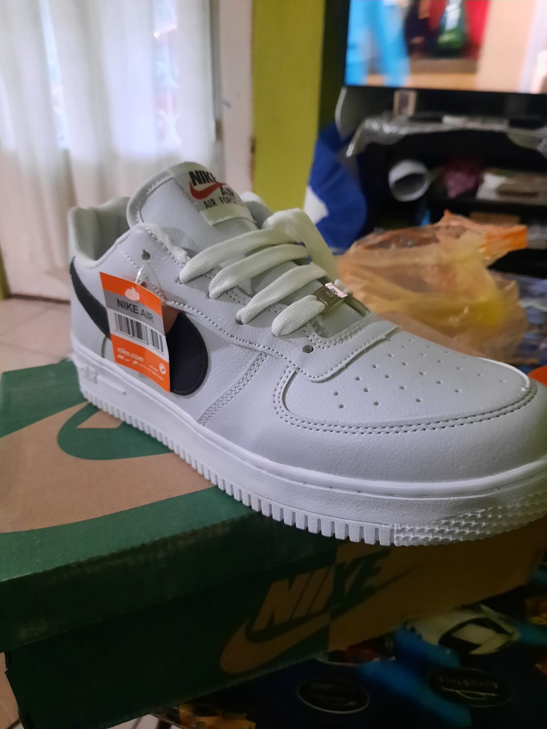 Customer photo review of Tenis 270 Blanco Negro