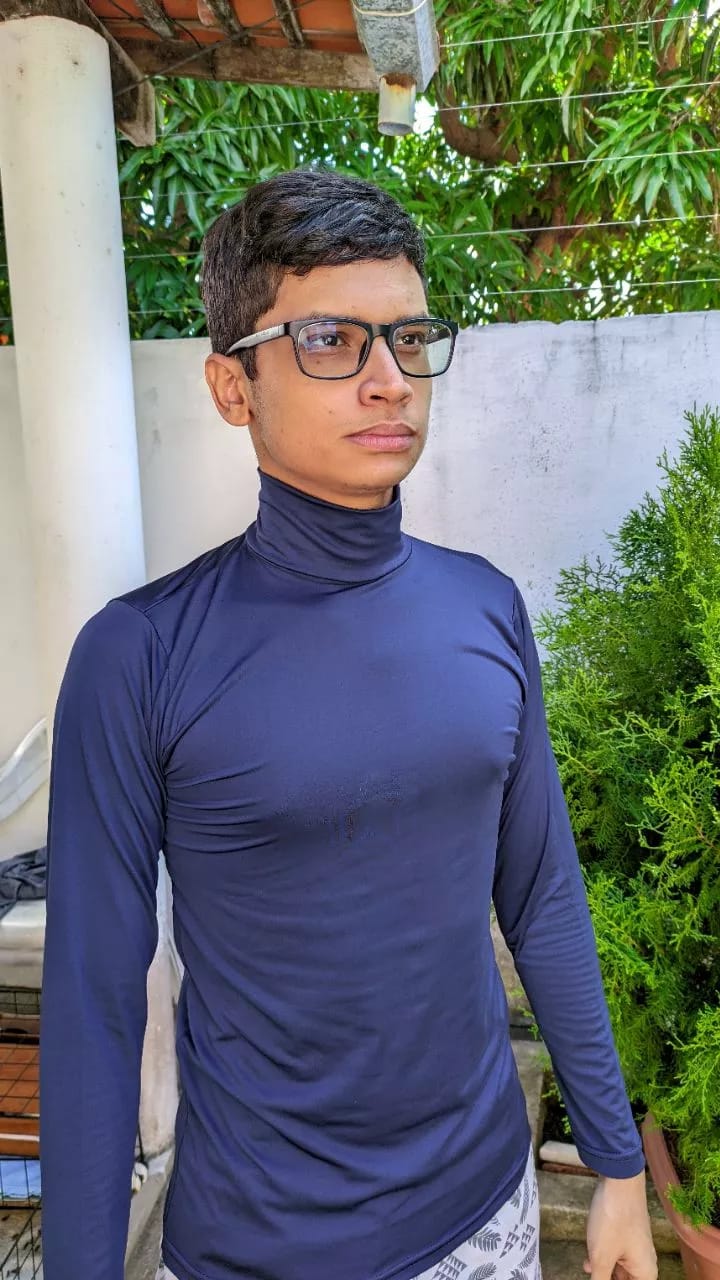 Customer photo review of Camisa Gola Alta Proteção Solar 50+