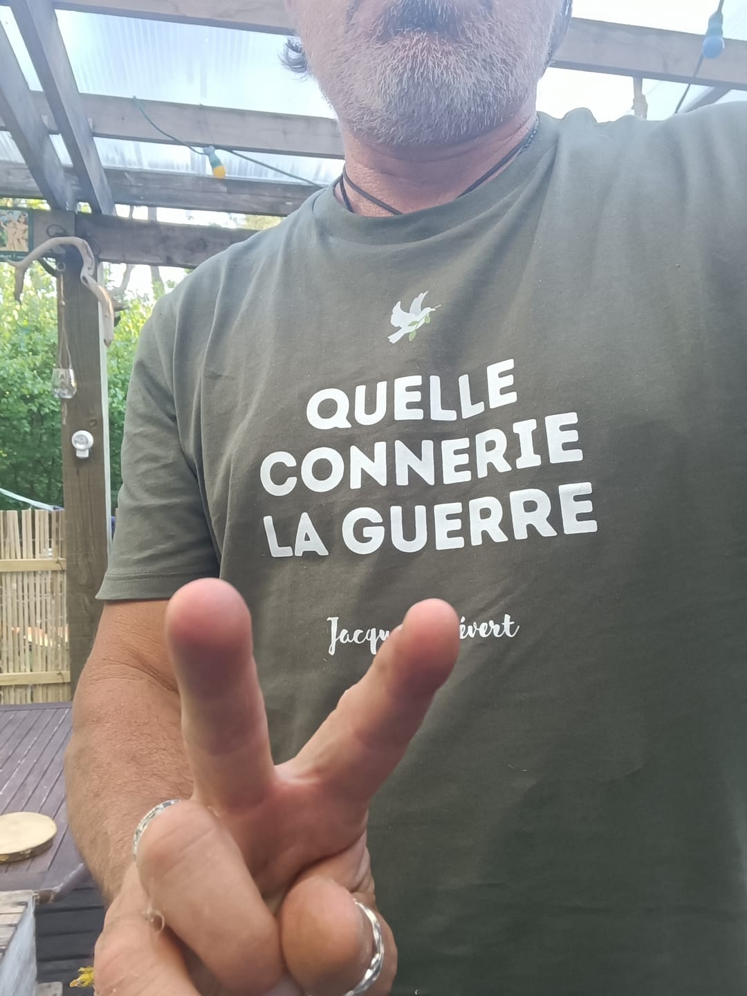 Customer photo review of T-shirt Unisexe 100% Coton Bio Quelle connerie la guerre (B)