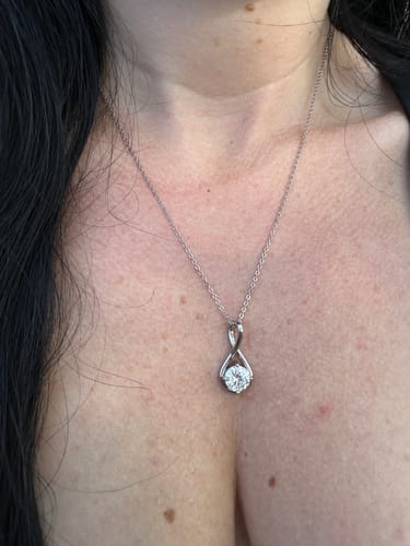 Customer photo review of Infinity 2Ct Moissanite Fine Waterdrop Necklace