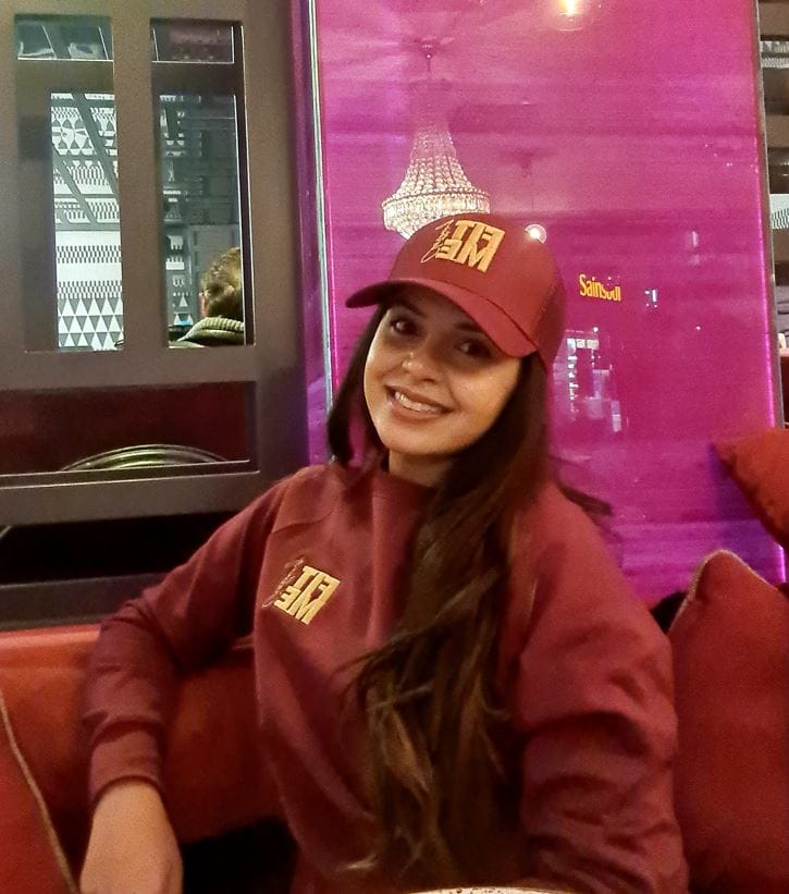 Customer photo review of Unisex Burgundy Logo Sweater Tracksuit
