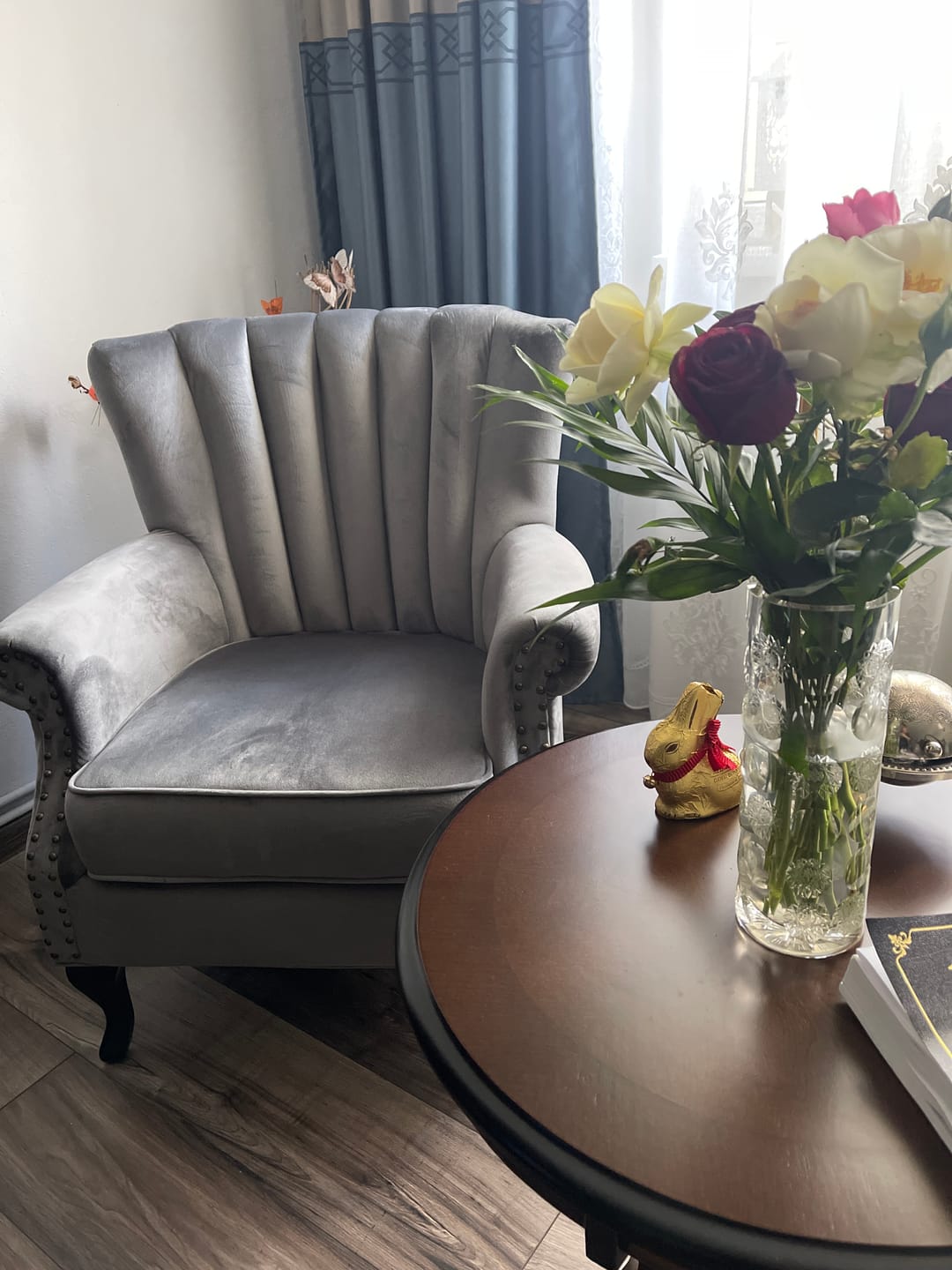 Customer photo review of Fotoliu TITAN, gri/negru, stofa catifelata/lemn, 73x70x87 cm
