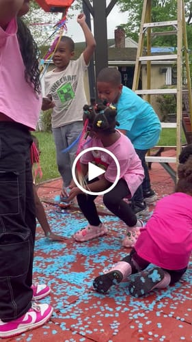 Customer video review of 17" Fiesta Themed Gender Reveal Baby Onesie Pinata For Gender Reveal Pinata Niño Niña Muchacho Muchacha Señor Señorita