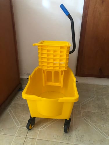 Customer photo review of Cubeta Exprimidor Carrito 24 Lt Litros Plastico Ruedas