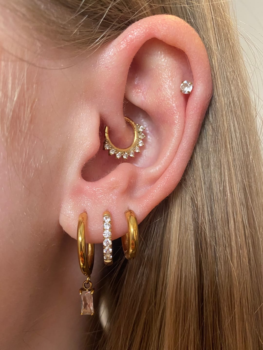 Customer photo review of Simple Baguette Ohrringe | 18K vergoldet