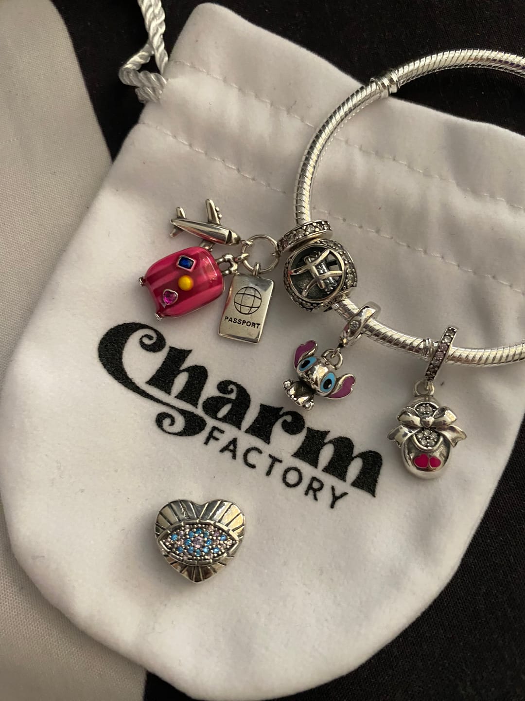 Customer photo review of Pulsera Corazon Noche Estrellada