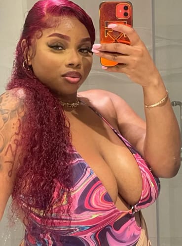 Customer photo review of 99J Burgundy Curly Hair Undetectable Glueless HD Lace Frontal Wig