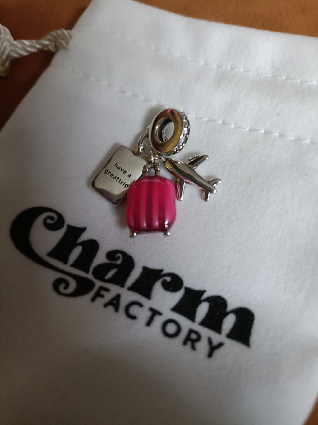 Customer photo review of Charm Viaje al Mundo