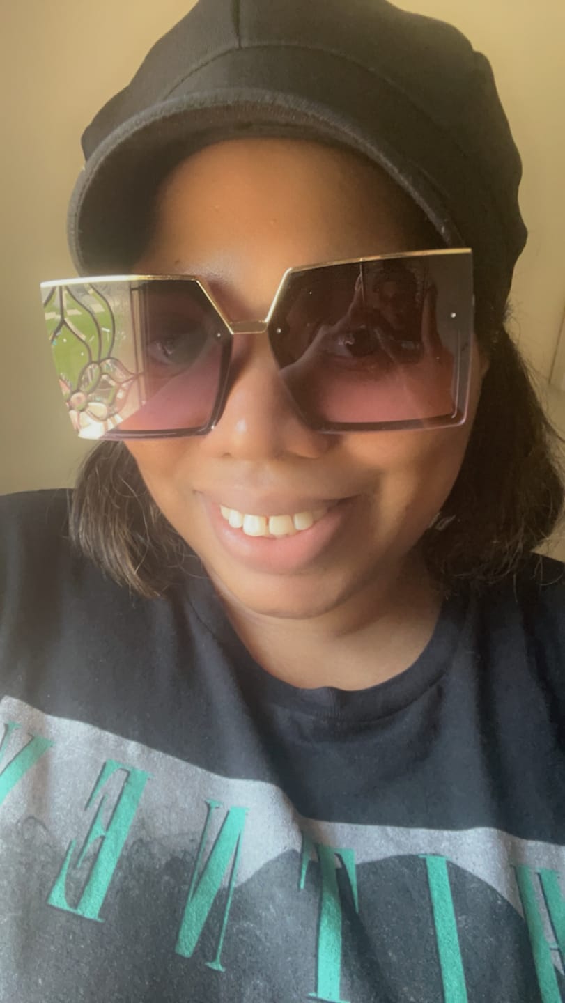 Customer photo review of "DollGlam" Shades