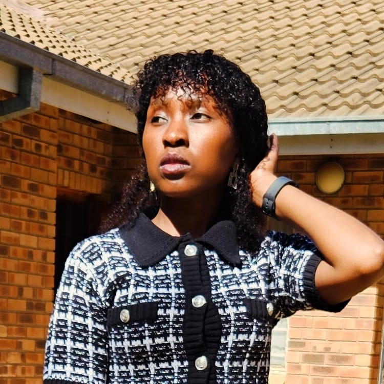 Customer photo review of Brazilian Kinky Curl Fringe - Gabby