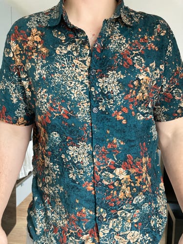 Customer photo review of Chemise à manches courtes boutonnée en coton à fleurs rétro pour hommes