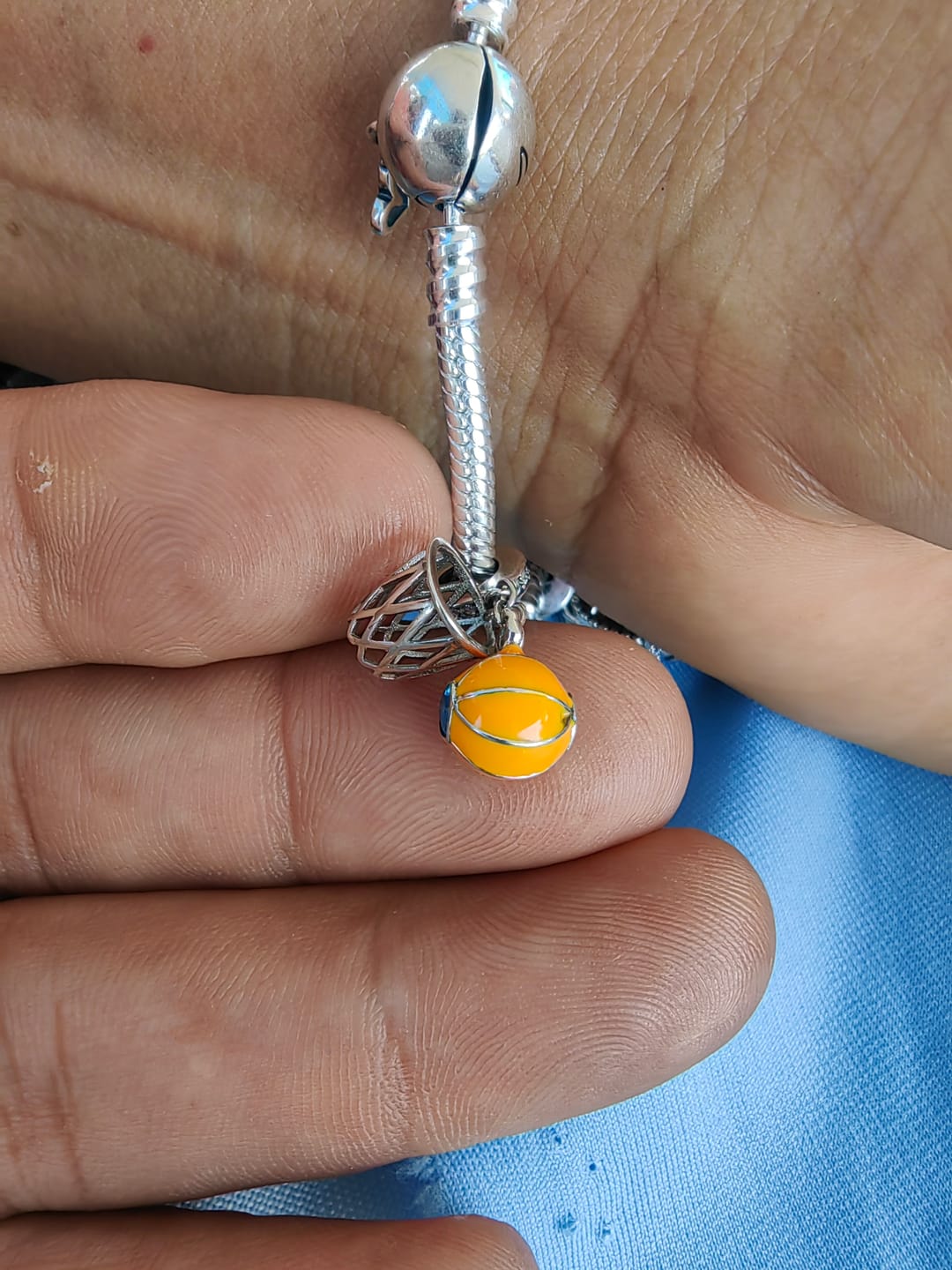 Customer photo review of Pulsera Esfera del Amor