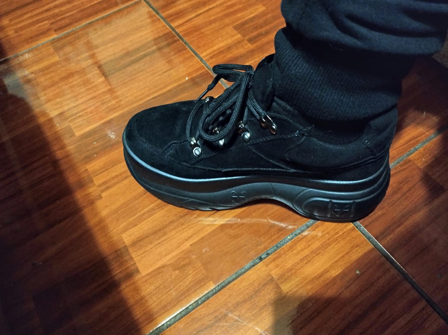 Customer photo review of Zapatilla  Negra Mujer 97249
