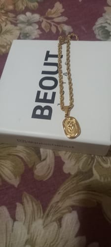 Customer photo review of Colar de Rede Baiana com Pingente de Rosa Banhado em Ouro 18k