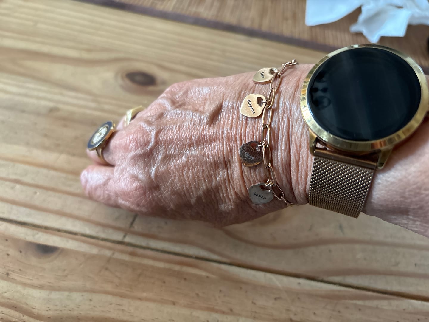 Customer photo review of Bracelet avec pendentifs cœur personnalisés