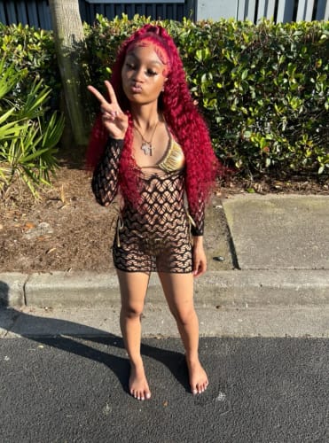 Customer photo review of 99J Burgundy Curly Hair Undetectable Glueless HD Lace Frontal Wig