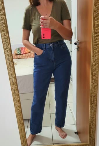 Renata C. review of Calça Jeans Mom Jequitibá Azul Médio image 1 out of 1