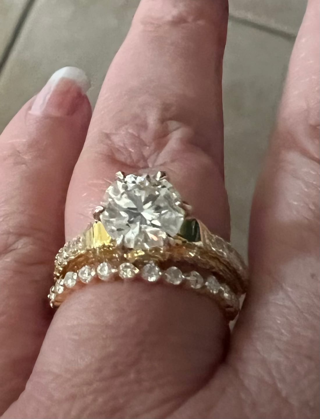 Customer photo review of S925 Moissanite 2.0Ct Round Cut Bow Base Design Engagement Ring For Everyday Wear