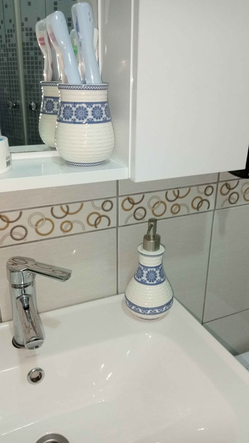 Customer photo review of Tile Diş Fırçalık 10x10x13