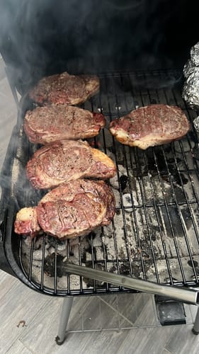 Reseña con foto de un cliente sobre Rib Eye Steak