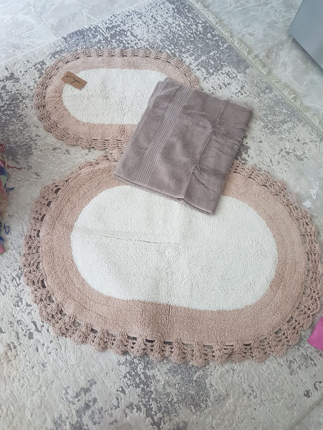 Customer photo review of Bianca 2’li Takım Banyo Paspası %100 Pamuk 40x60 + 60x90 Açık Gri