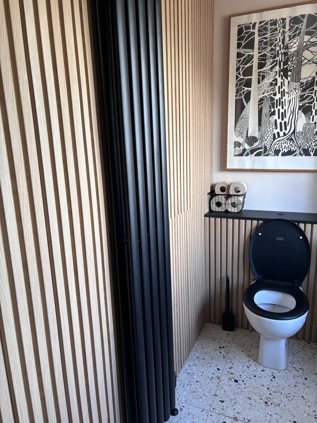 Customer photo review of SlatWall Waterproof Natural Oak
