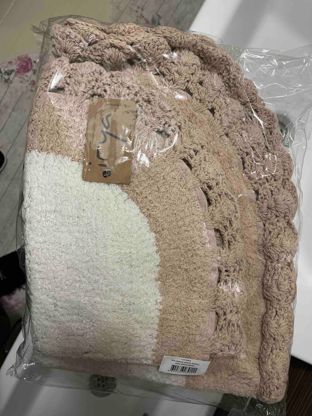 Customer photo review of Bianca 2’li Takım Banyo Paspası %100 Pamuk 40x60 + 60x90 Açık Gri
