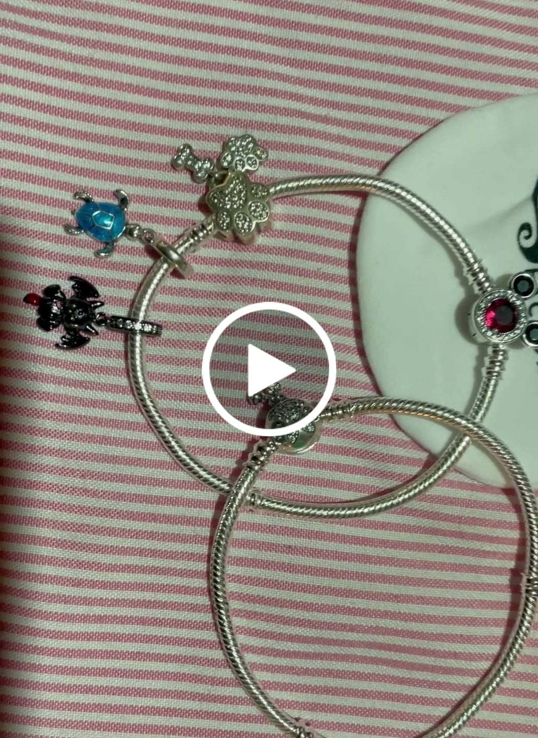 Customer video review of Charm Chimuelo Negro