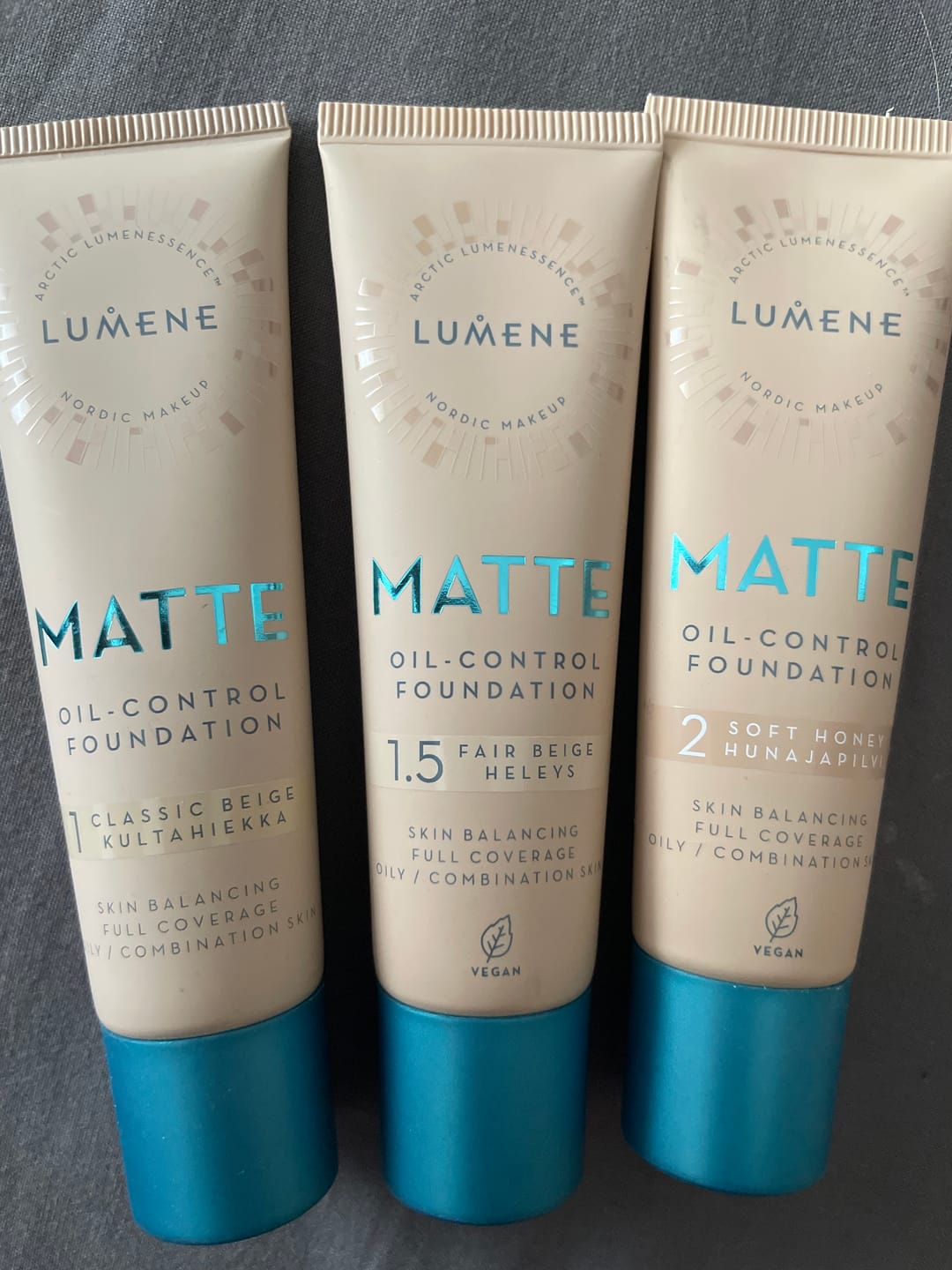 Customer photo review of Веган Матиращ фон дьо тен Lumene Matte Oil-control Foundation
