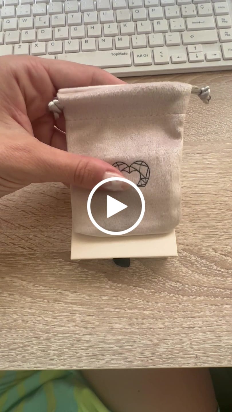 Customer video review of Pulsera Little Love