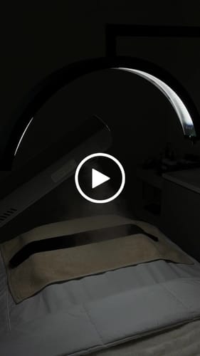 Customer video review of CosmoGlo Original Light Bundle + Phone Clip