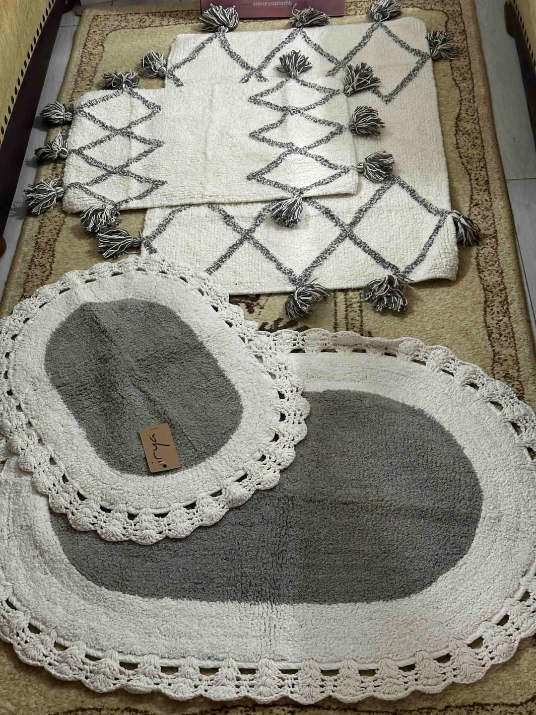 Customer photo review of Bianca 2’li Takım Banyo Paspası %100 Pamuk 40x60 + 60x90 Açık Gri