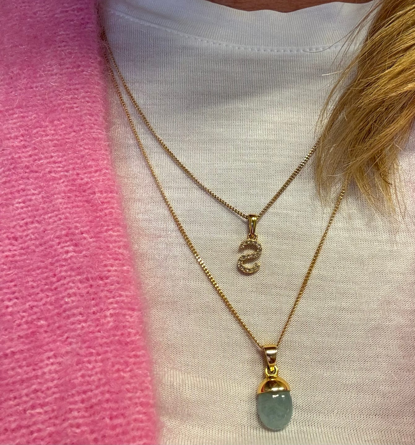 Customer photo review of Berlock Bokstav Vit Topas Guld