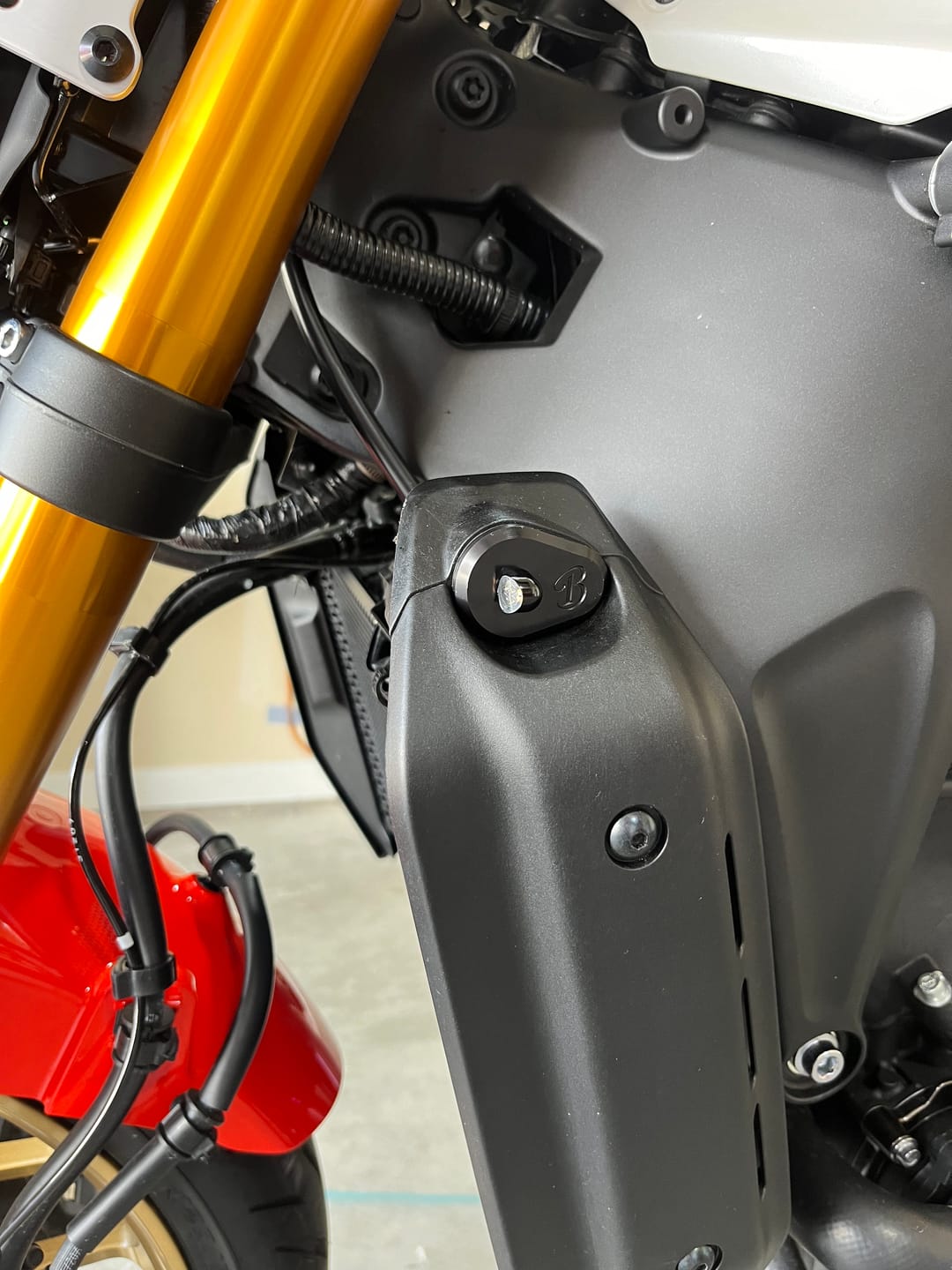 Customer photo review of Yamaha XSR900 Front Machined Turn Signal Plate Adapter Kits 2022+