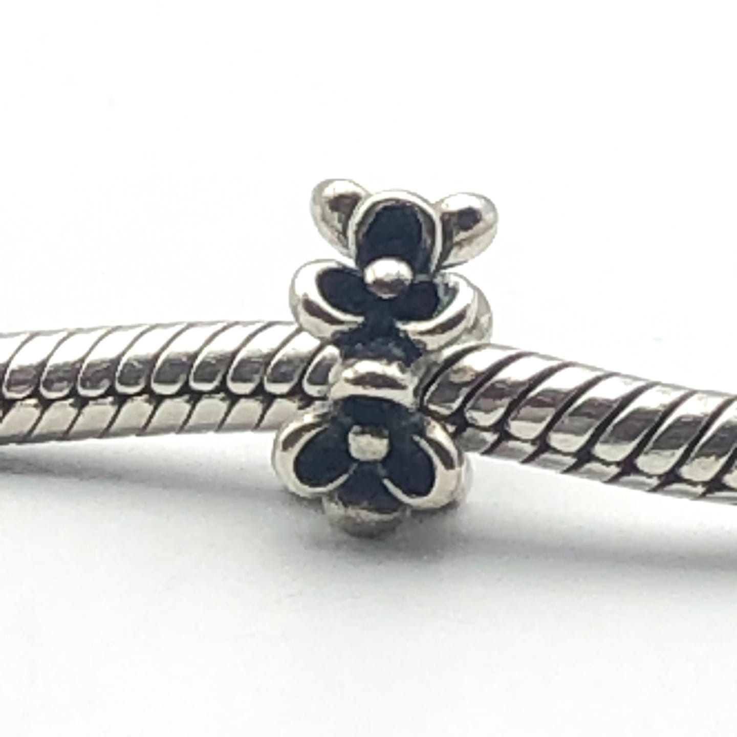 Customer photo review of PANDORA Wanda's Garden Floral Spacer 925 ALE Sterling Silver Charm