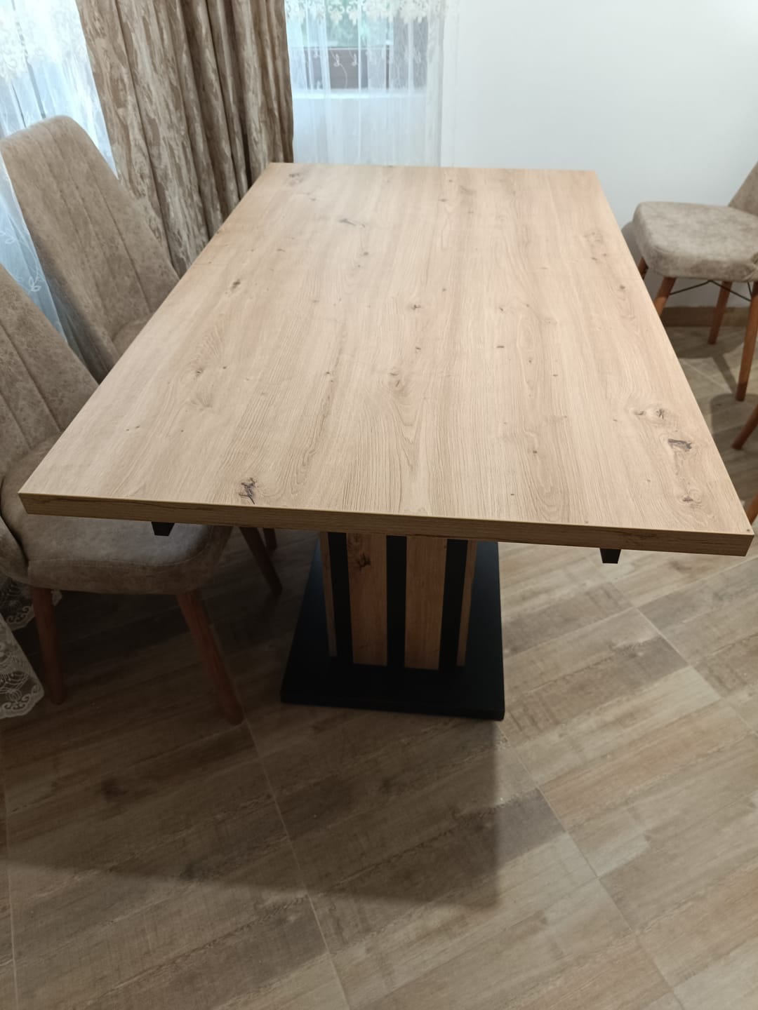 Customer photo review of Masa extensibila LAMELLO, stejar/negru, PAL laminat, 130/180x80x76 cm