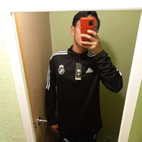Foto de Killiam B. con su compra