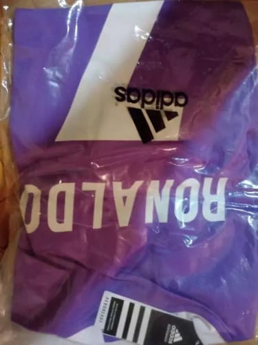 Foto de L P. con su compra
