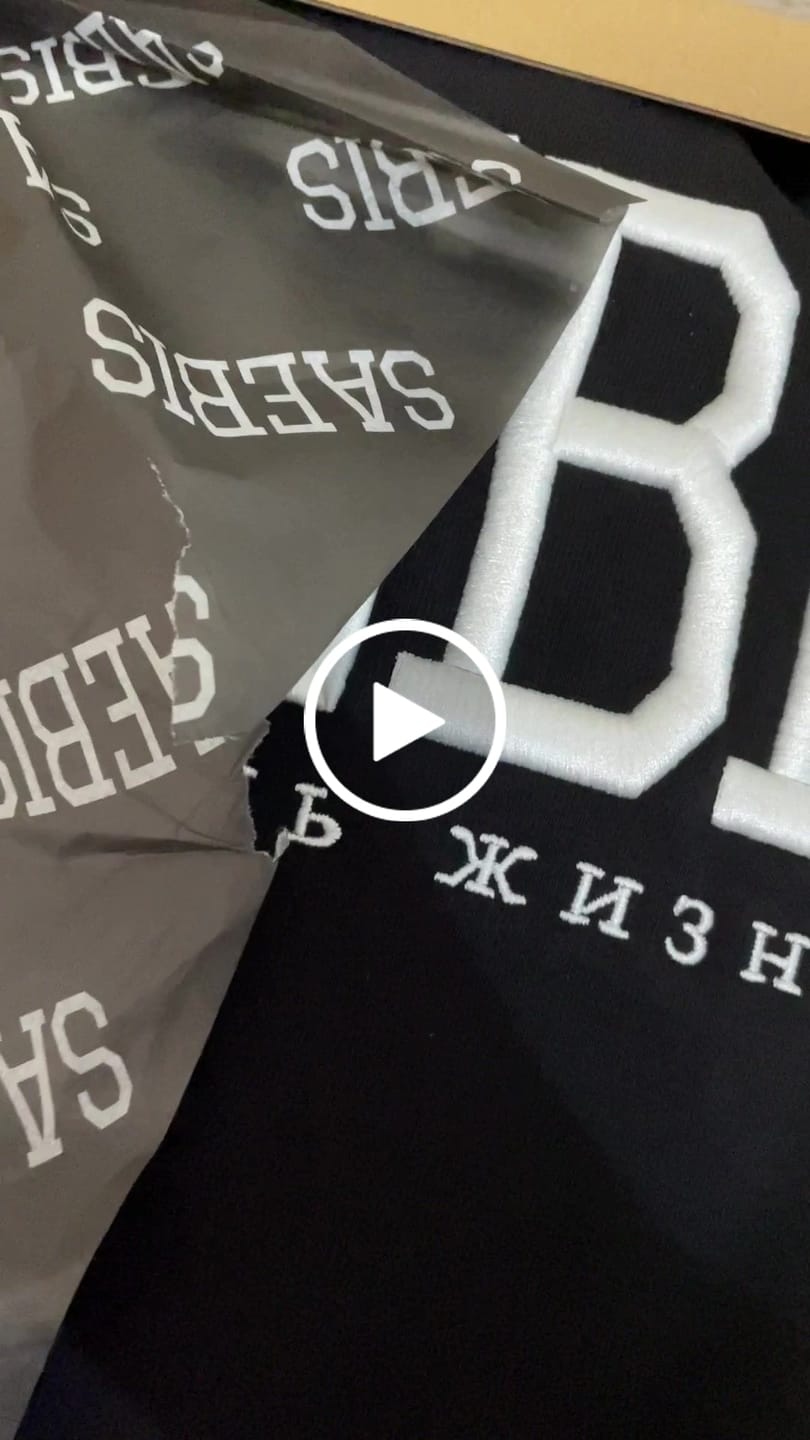 Customer video review of Lifestyle Damen Oversized Zip Hoodie schwarz mit Stickerei by SAEBIS®