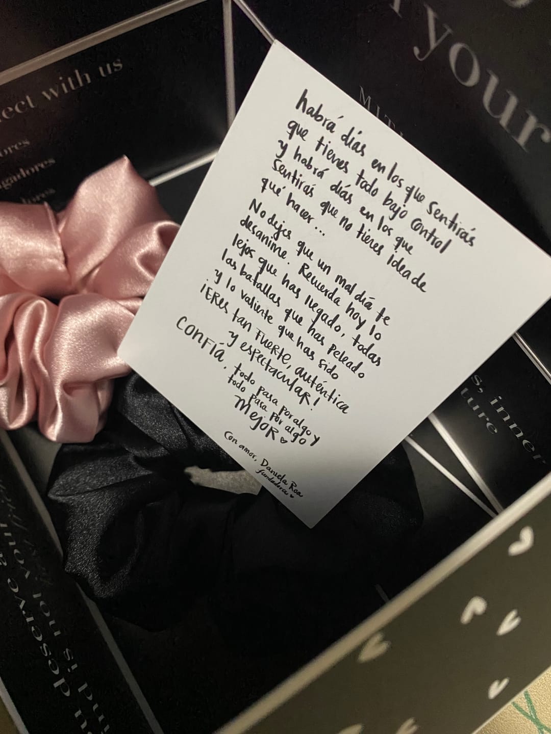 Customer photo review of Scrunchie - Negra Petit