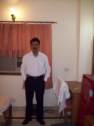 Customer photo review of Delight Cotton Solid Regular Fit White Trending Formal Shirt for Men