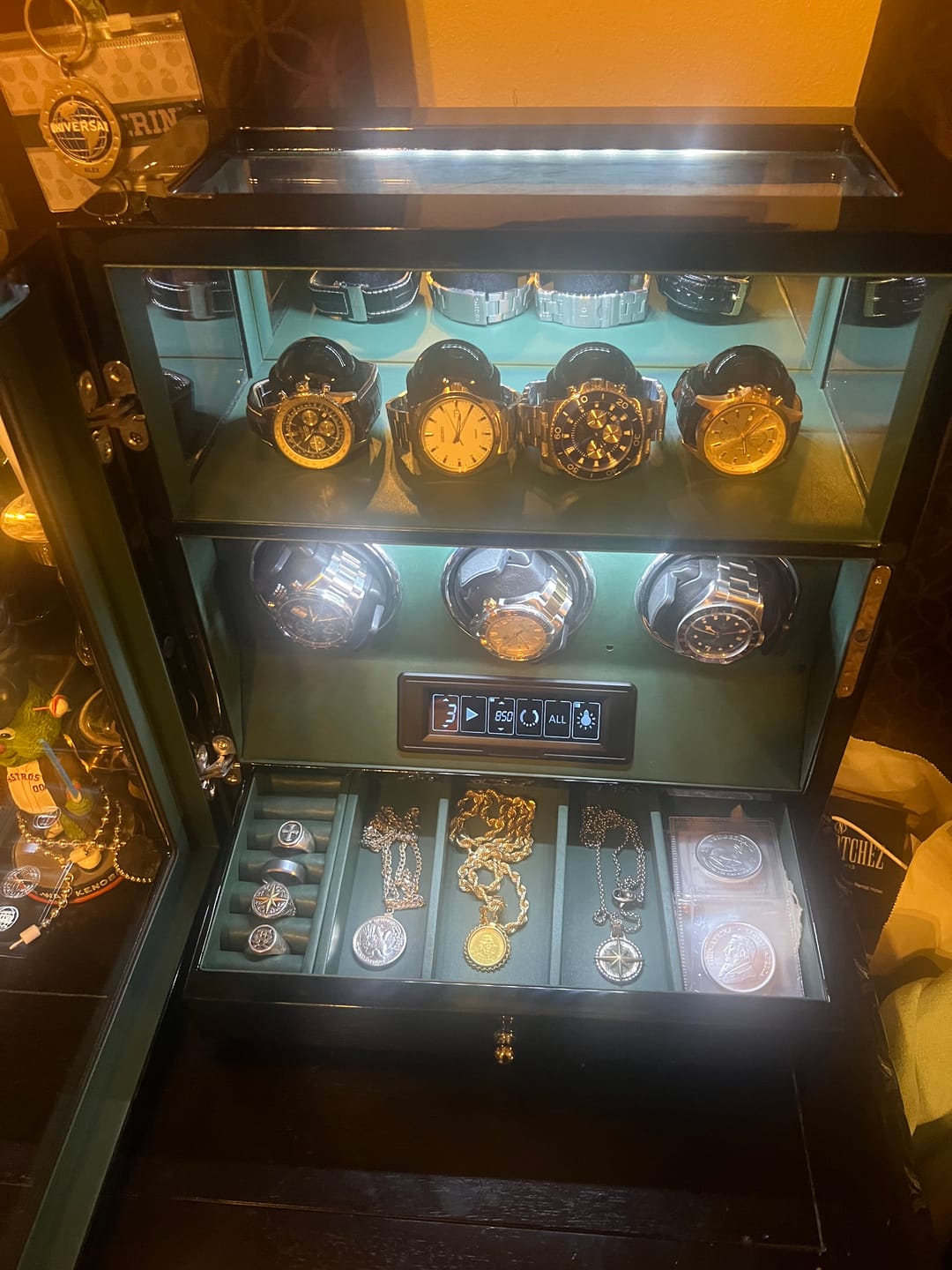 Customer photo review of Patented design Watch Winders with Watch Holder Fingerprint Lock Ultra Quiet Motor