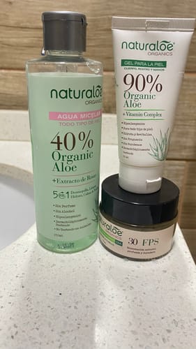 Customer photo review of Crema Hidratante día + Agua Micelar + Gel Puro Aloe