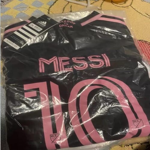 Foto de Isiss L. con su compra