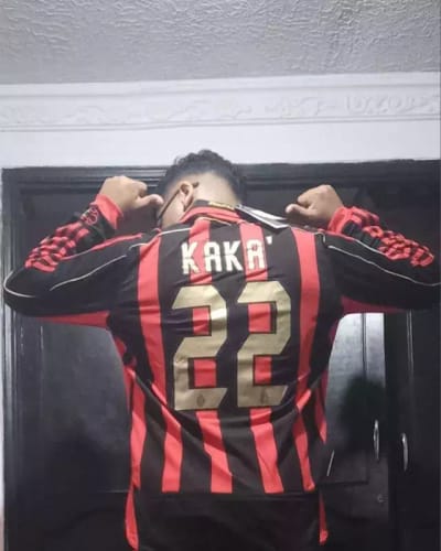 Foto de Bobby C. con su compra