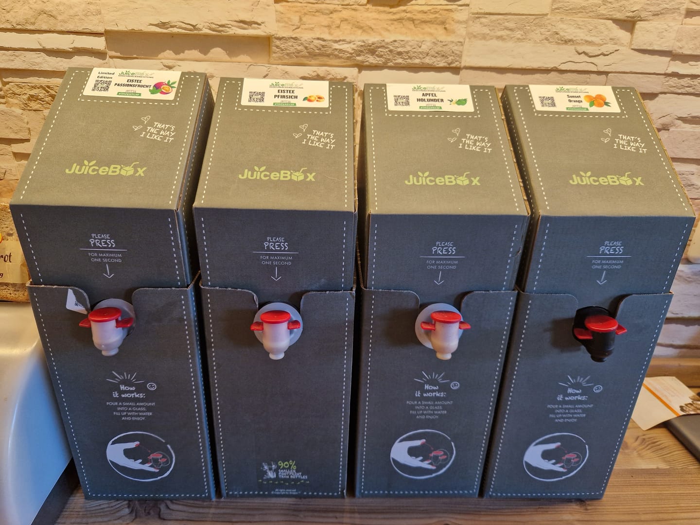 Customer photo review of JuiceBox™ Limited Edition Skiwasser