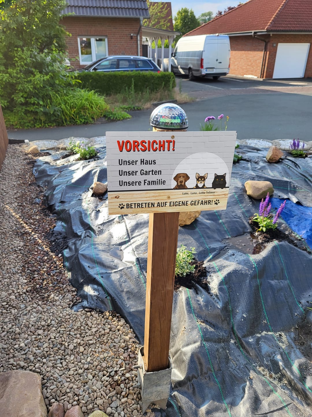 Customer photo review of Vorsicht - Individuelles Gartenschild